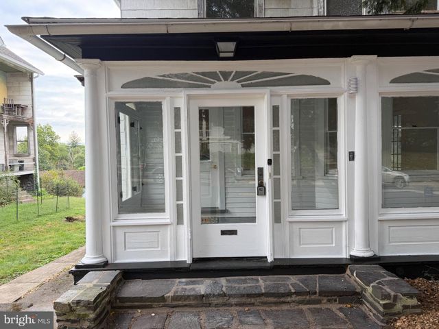 140 E WALNUT ST, Sellersville, PA 18960