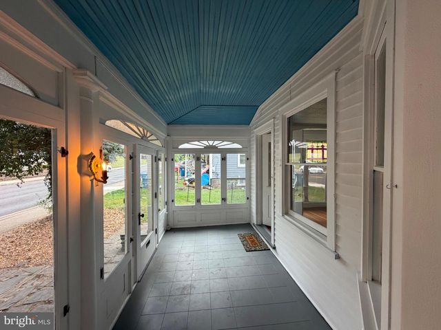 140 E WALNUT ST, Sellersville, PA 18960