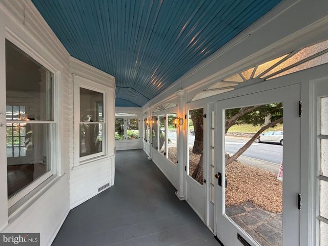 140 E WALNUT ST, Sellersville, PA 18960