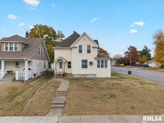 1604 N DIVISION Street, Davenport, IA 52804