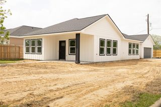 1300 Edison Avenue, Baytown, TX 77520