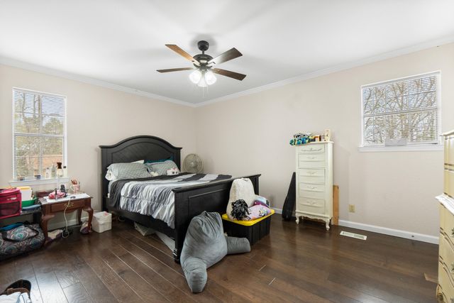 211 Lakeview Drive SE, Dalton, GA 30721