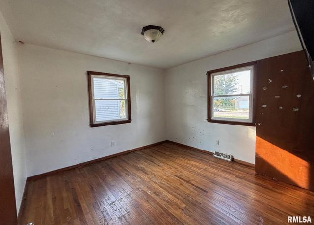 16806 10TH Avenue N, East Moline, IL 61244