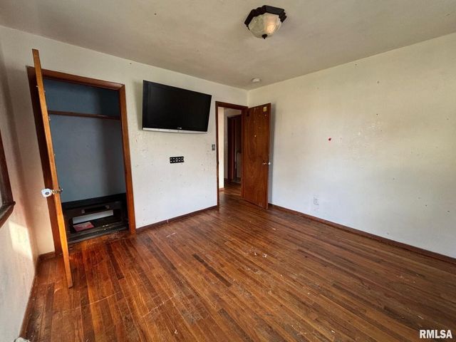 16806 10TH Avenue N, East Moline, IL 61244