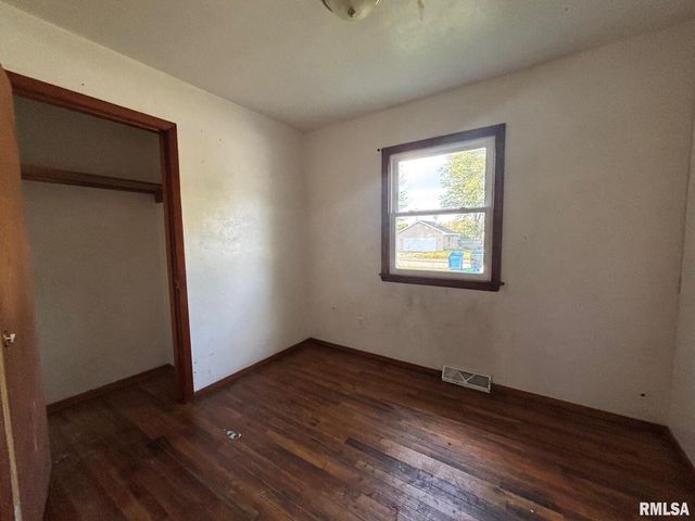 16806 10TH Avenue N, East Moline, IL 61244