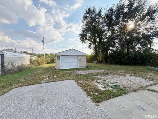 16806 10TH Avenue N, East Moline, IL 61244