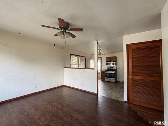 16806 10TH Avenue N, East Moline, IL 61244