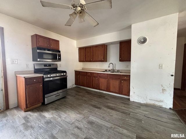 16806 10TH Avenue N, East Moline, IL 61244