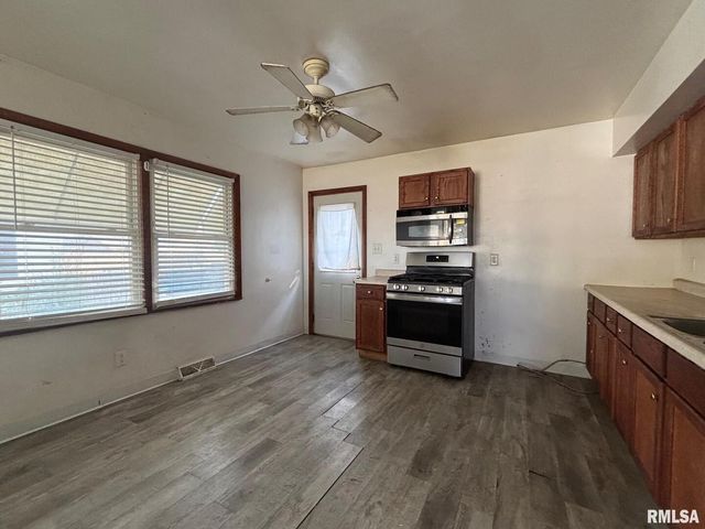 16806 10TH Avenue N, East Moline, IL 61244