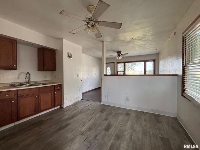 16806 10TH Avenue N, East Moline, IL 61244