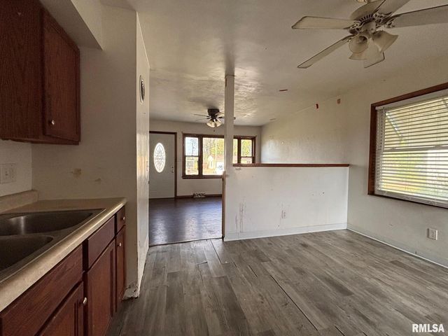 16806 10TH Avenue N, East Moline, IL 61244