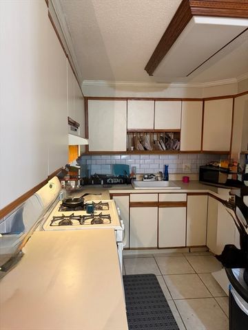 7 Lancelot Court 8, Salem, NH 03079