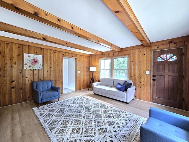 N92W29368 Center Oak ROAD, Hartland, WI 53029