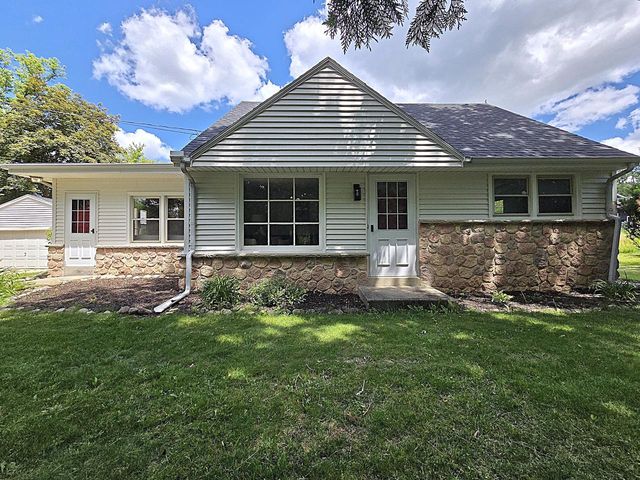 N92W29368 Center Oak ROAD, Hartland, WI 53029