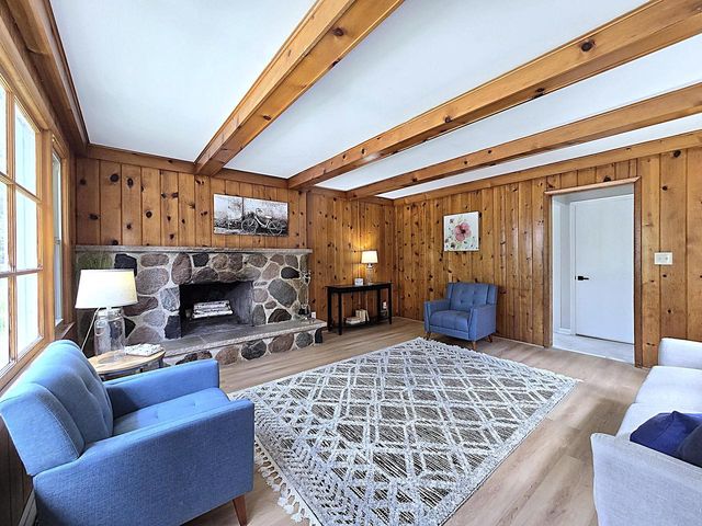 N92W29368 Center Oak ROAD, Hartland, WI 53029