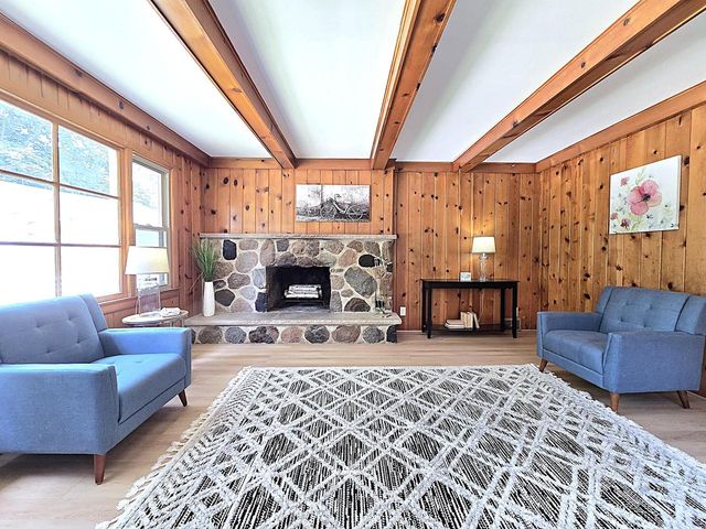 N92W29368 Center Oak ROAD, Hartland, WI 53029