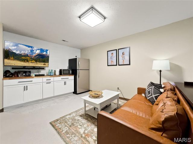 2116 E Hawkins Court, Ozark, MO 65721