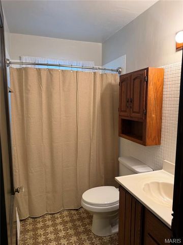 2541 Center Street, Granite City, IL 62040