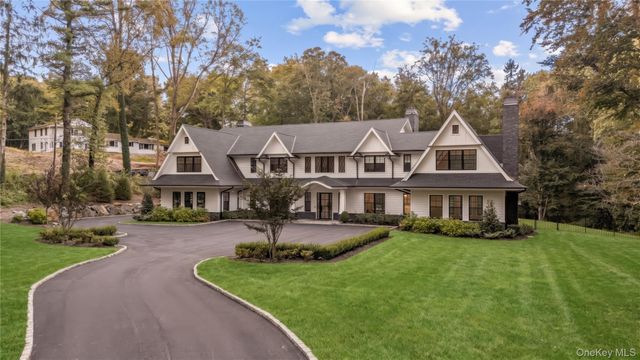 16 Cowpath, Brookville, NY 11545