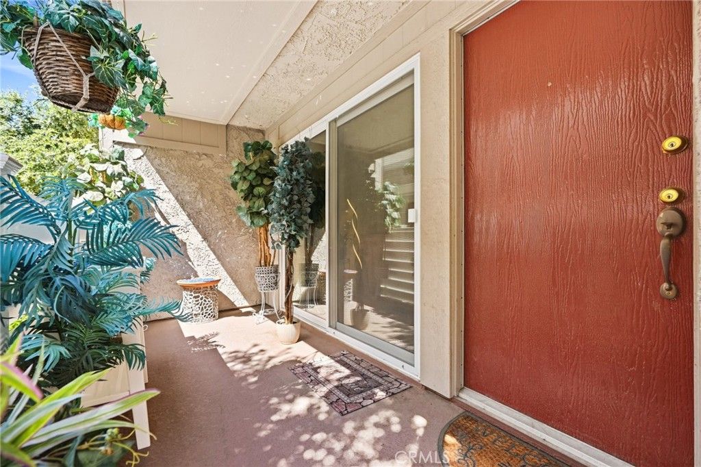 18333 Hatteras Street 56, Tarzana, CA 91356 — photo 2