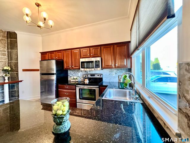 5 Hundley Court 1D, Stamford, CT 06902