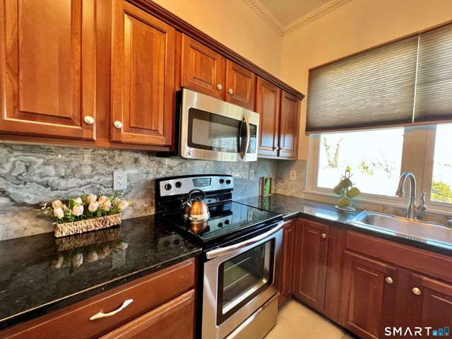 5 Hundley Court 1D, Stamford, CT 06902