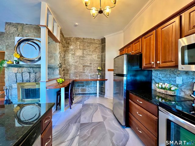 5 Hundley Court 1D, Stamford, CT 06902