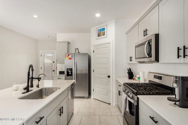 12847 E Joffroy Drive, Vail, AZ 85641