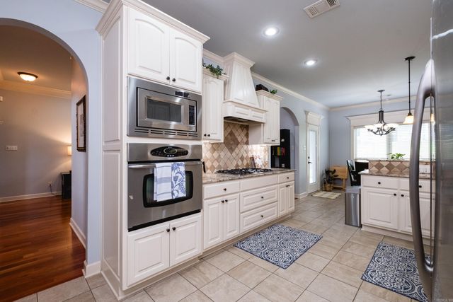 8100 Kanis Pines Drive, Little Rock, AR 72204