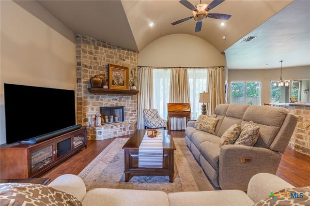 110 Sandpiper Lane, Mcqueeney, TX 78123