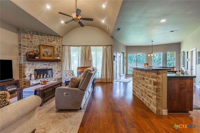 110 Sandpiper Lane, Mcqueeney, TX 78123