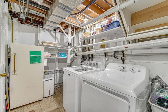 8031 North Drive, Highland, IN 46322