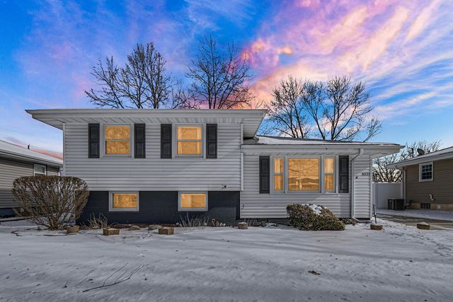 8031 North Drive, Highland, IN 46322