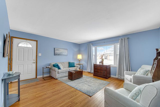 8031 North Drive, Highland, IN 46322