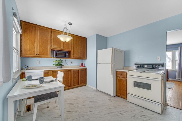 8031 North Drive, Highland, IN 46322