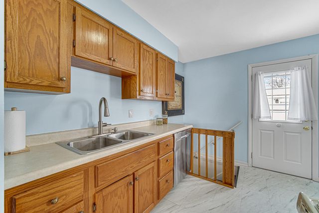 8031 North Drive, Highland, IN 46322