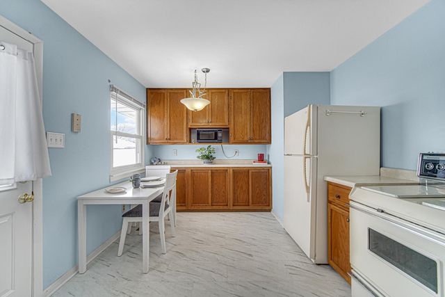 8031 North Drive, Highland, IN 46322