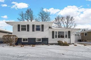 8031 North Drive, Highland, IN 46322