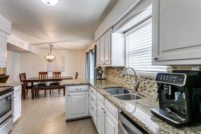 1917 Maxwell Drive, Lewisville, TX 75077