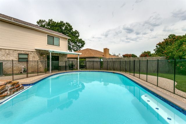 1917 Maxwell Drive, Lewisville, TX 75077