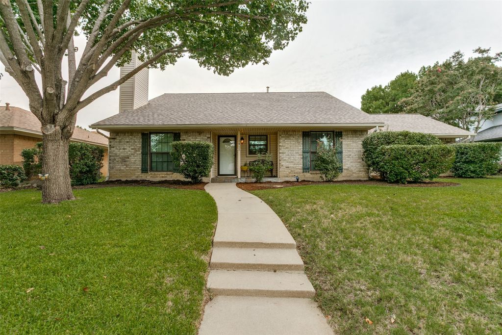 1917 Maxwell Drive, Lewisville, TX 75077
