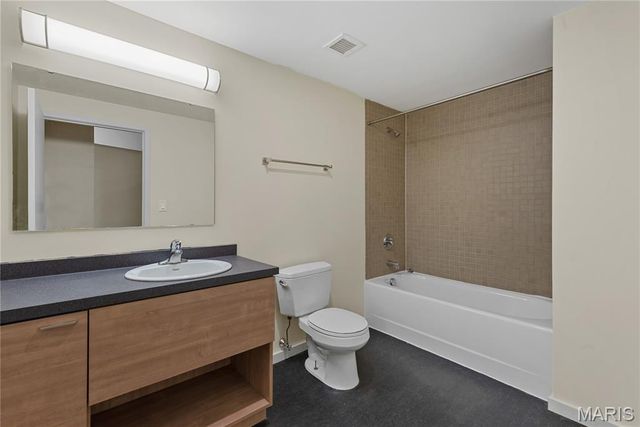 915 Olive Street, St Louis, MO 63101