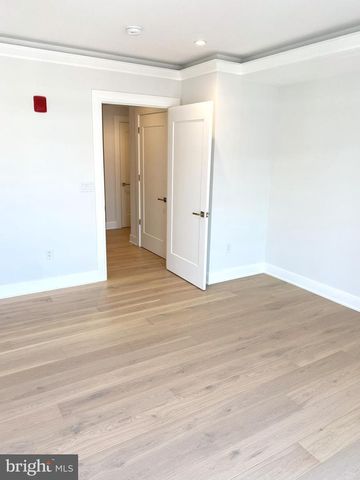 6718 LOWELL AVE #705, Mclean, VA 22101