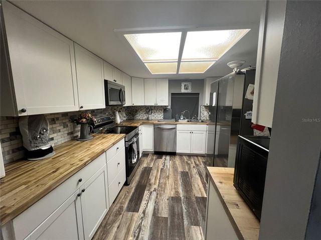 220 NE 11TH STREET, Crystal River, FL 34428