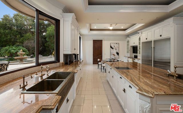 1021 N Crescent Drive, Beverly Hills, CA 90210