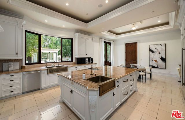 1021 N Crescent Drive, Beverly Hills, CA 90210