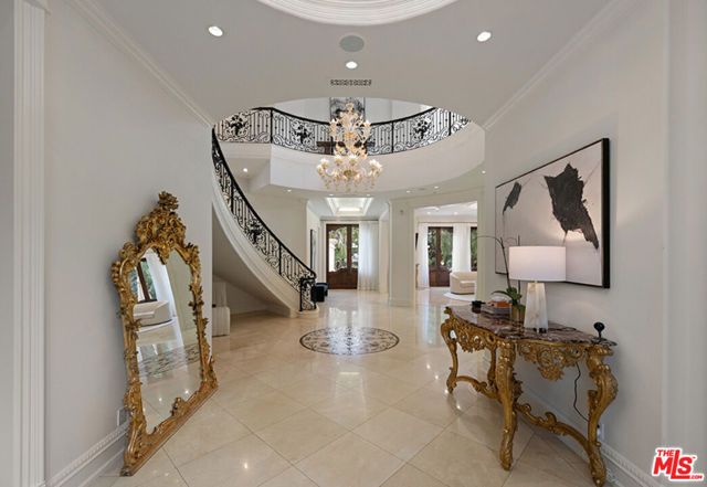 1021 N Crescent Drive, Beverly Hills, CA 90210