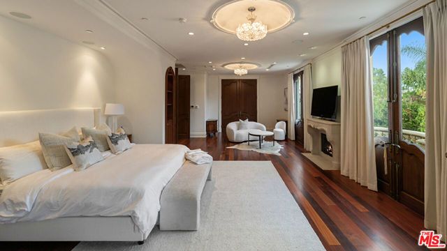1021 N Crescent Drive, Beverly Hills, CA 90210