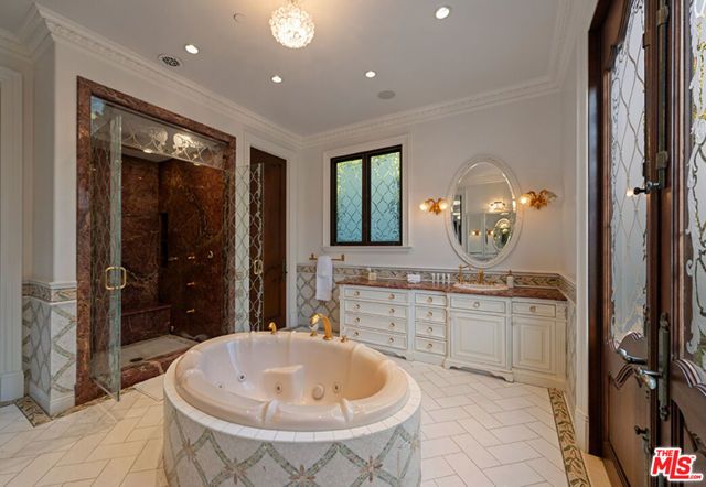 1021 N Crescent Drive, Beverly Hills, CA 90210