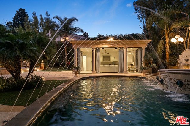 1021 N Crescent Drive, Beverly Hills, CA 90210